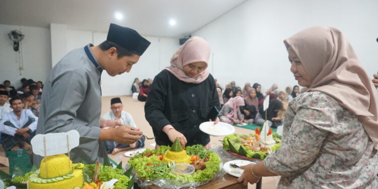 Kemeriahan peringatan Isra Mi’raj di Syntax Corporation Indonesia: Lomba Menghias Tumpeng dengan berbagai Tema