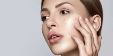 11 Rekomendasi Foundation untuk Kulit Berminyak dan Berjerawat, Tahan Hingga 12 Jam!