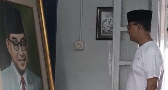 Anies Curhat Sama Lukisan