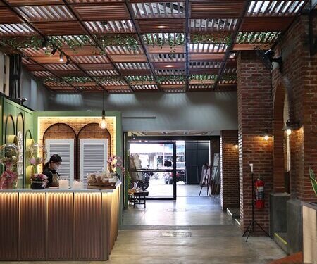 Daya Tarik Niri Cafe Dine and Else Cirebon, Cafe dengan Nuansa Alam dan Desain Modern Kekinian