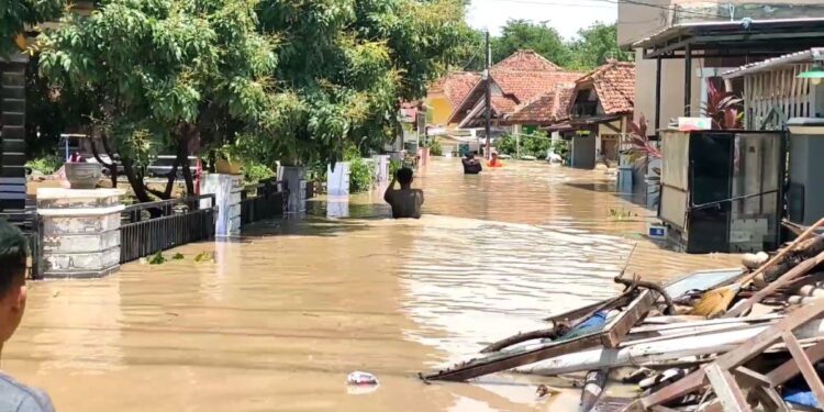 Banjir Kiriman dari Kuningan Melanda Cirebon Timur, Ribuan Warga Jadi Korban