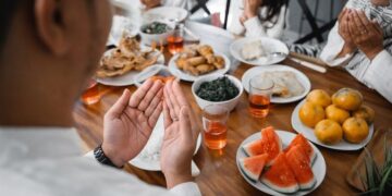 5 Makanan yang Tak Baik Dikonsumsi Secara Berlebihan Saat Buka Puasa, Simak Apa Aja!