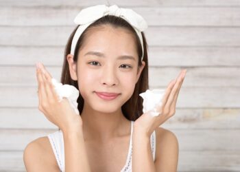 Bikin Lembab! Ini 5 Rekomendasi Facial Wash untuk Kulit Kering dan Sensitif