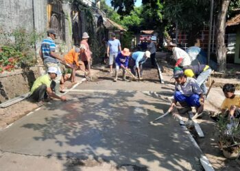 Tidak di Respon Pemdes Putat Dan Pemkab Cirebon, Warga Cor Jalan Sendiri