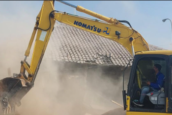 Pj Bupati Cirebon Pantau Langsung Pembongkaran Warung Remang-Remang Goa Maca