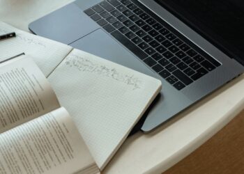 Kenapa Mahasiswa Harus Mulai Menulis Blog atau Artikel Ilmiah