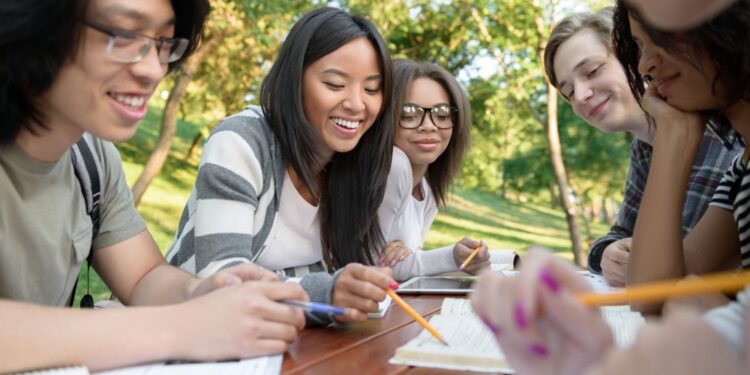 Cara Beradaptasi dengan Budaya Kampus yang Berbeda dari SMA